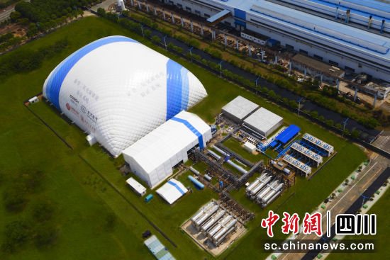 项目像一座蓝白相间的“小山”。AG尊龙凯时汽轮机 供图